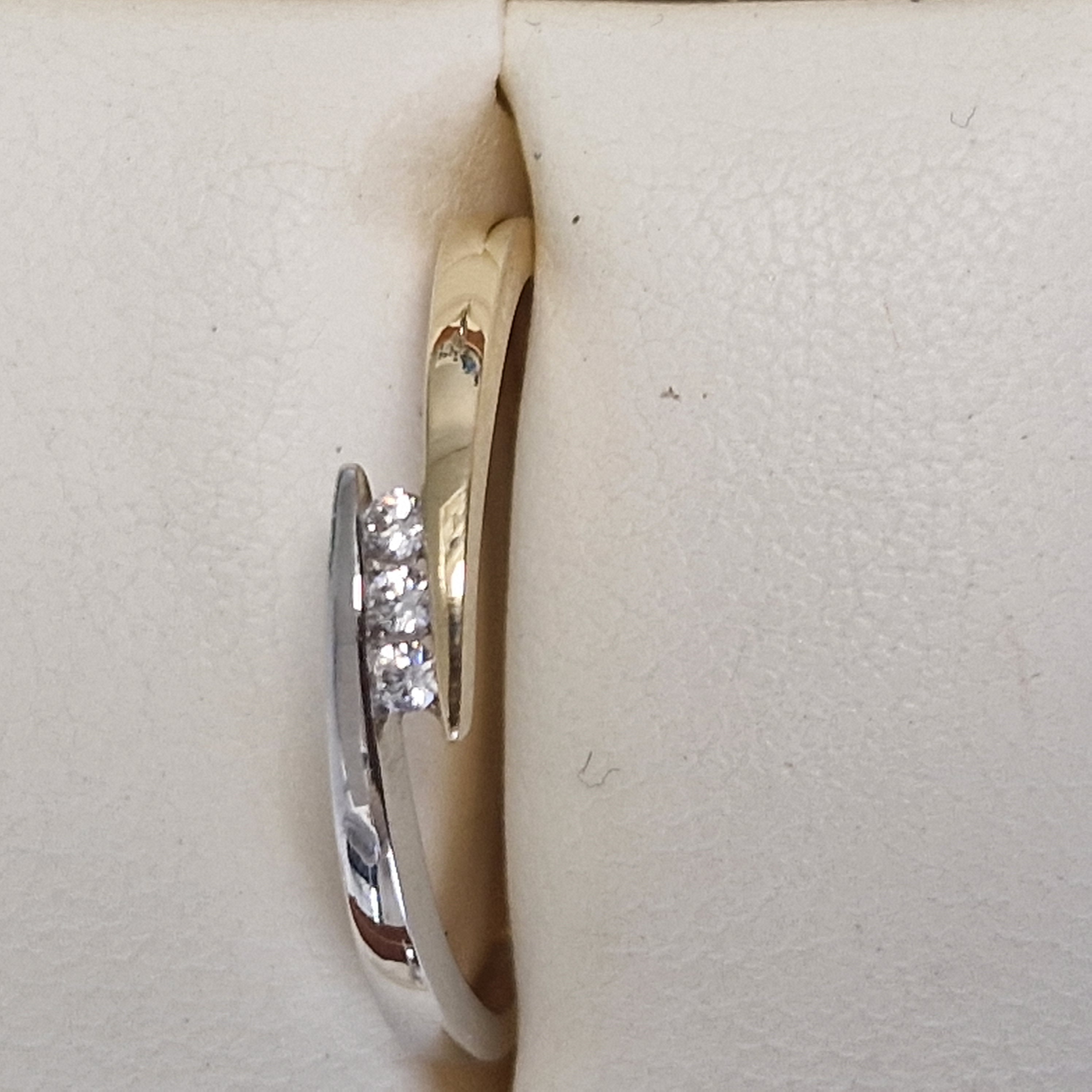 14k geel en witgouden fantasiering met 3 zirkonia`s KA4206418
