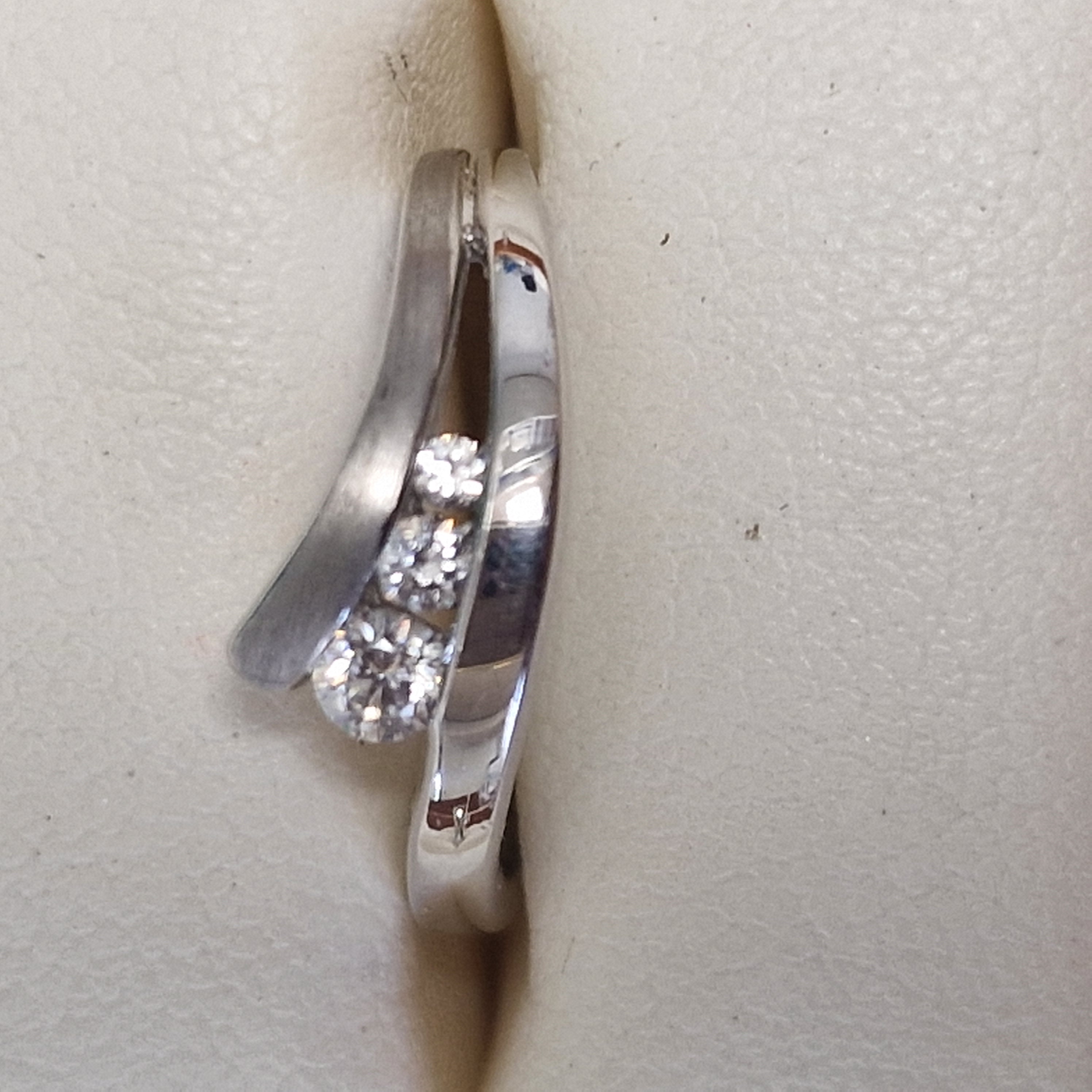 14k witgouden slagring met zirkonia`s 4102061