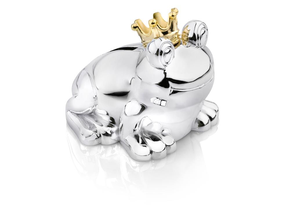 Spaarpot in de vorm van een kikker met een goudkleurig kroontje. De spaarpot is in zilver kleur, poetsen is overbodig. De spaarpot kan gegraveerd worden, wat het een persoonlijk (geboorte)cadeau maakt.