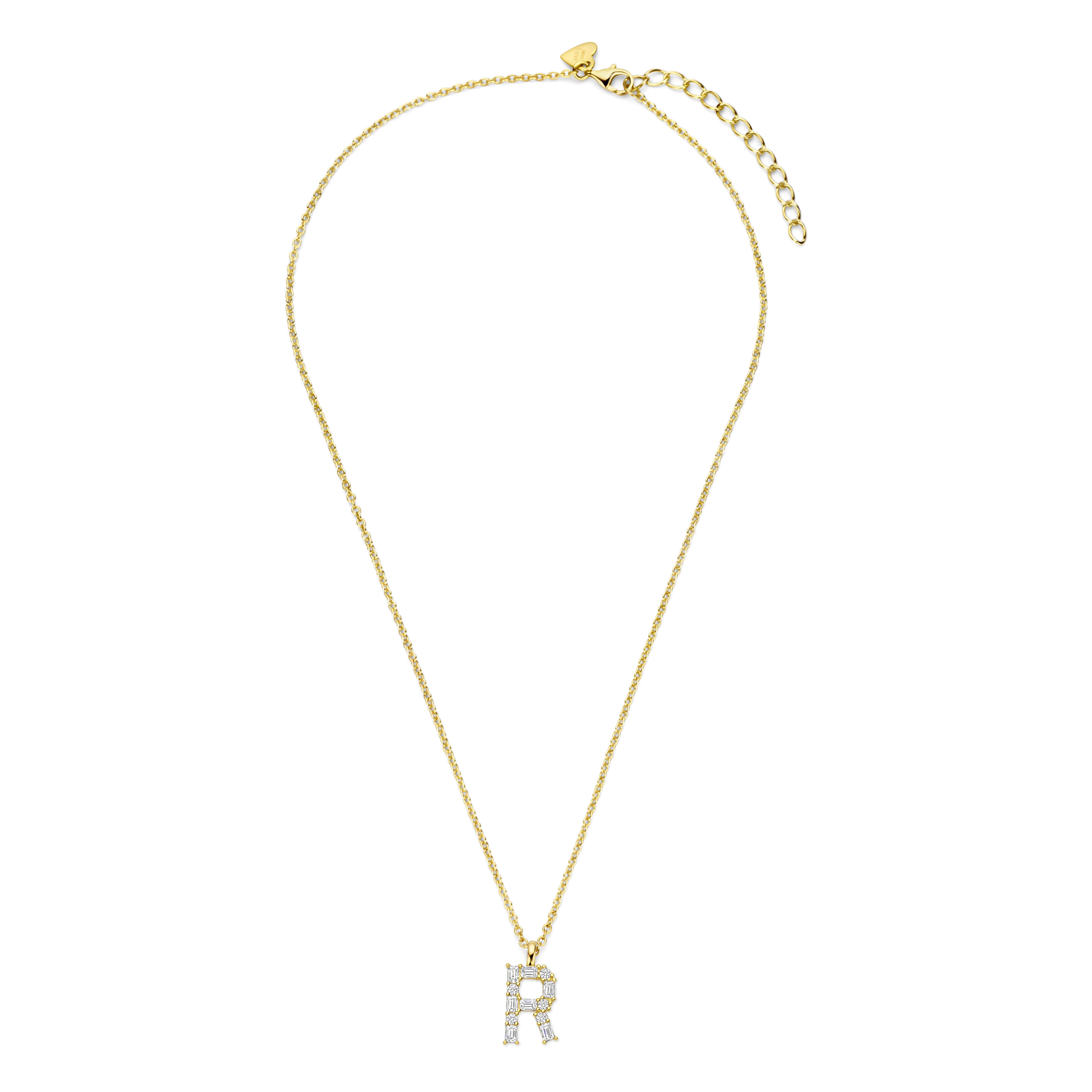 De 925 Silver Mayra Letter Necklace is een persoonlijke ketting met een hanger in de vorm van een initiaal, versierd met sprankelende zirconia steentjes. Het elegante ontwerp maakt deze ketting een prachtig cadeau voor jezelf of voor iemand speciaal. Draag hem solo voor een subtiele statement of combineer met andere sieraden voor een gelaagde, chique look.