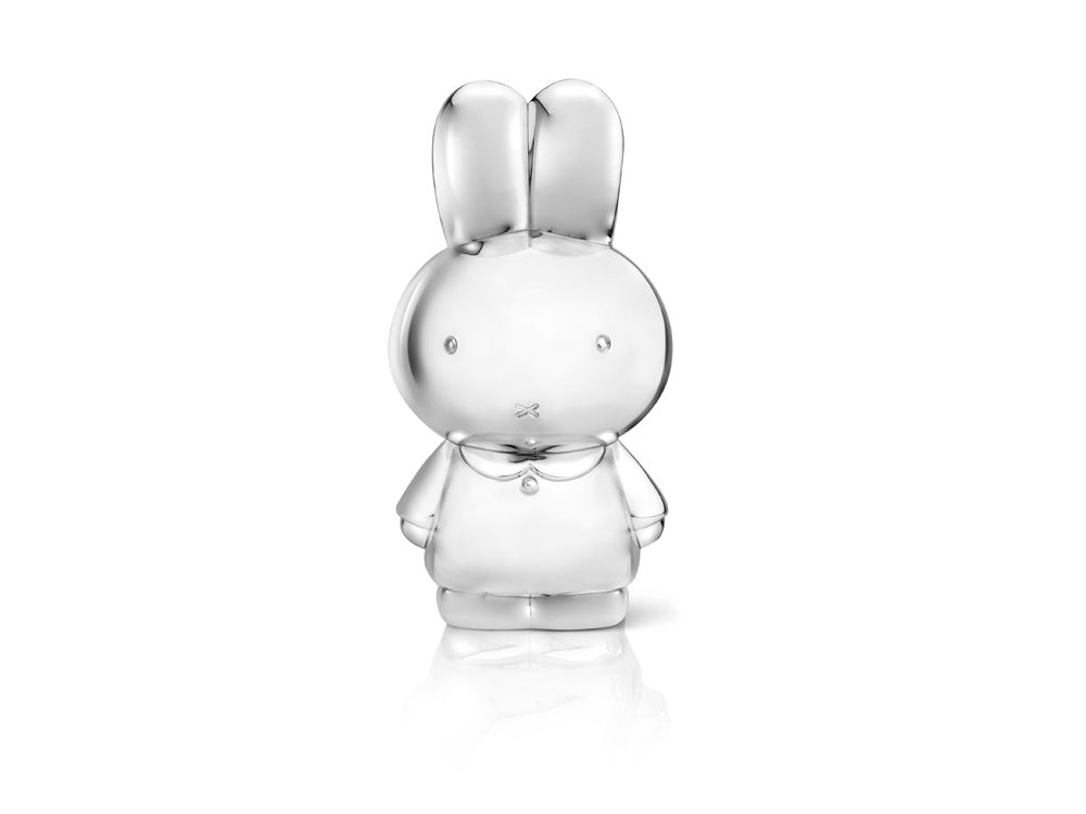 Mooie, glanzende spaarpot in de vorm van het beroemde konijn nijntje. De spaarpot kan gegraveerd worden, wat het een persoonlijk geschenk maakt. Deze nijntje spaarpot is in zilver kleur, poetsen is overbodig.