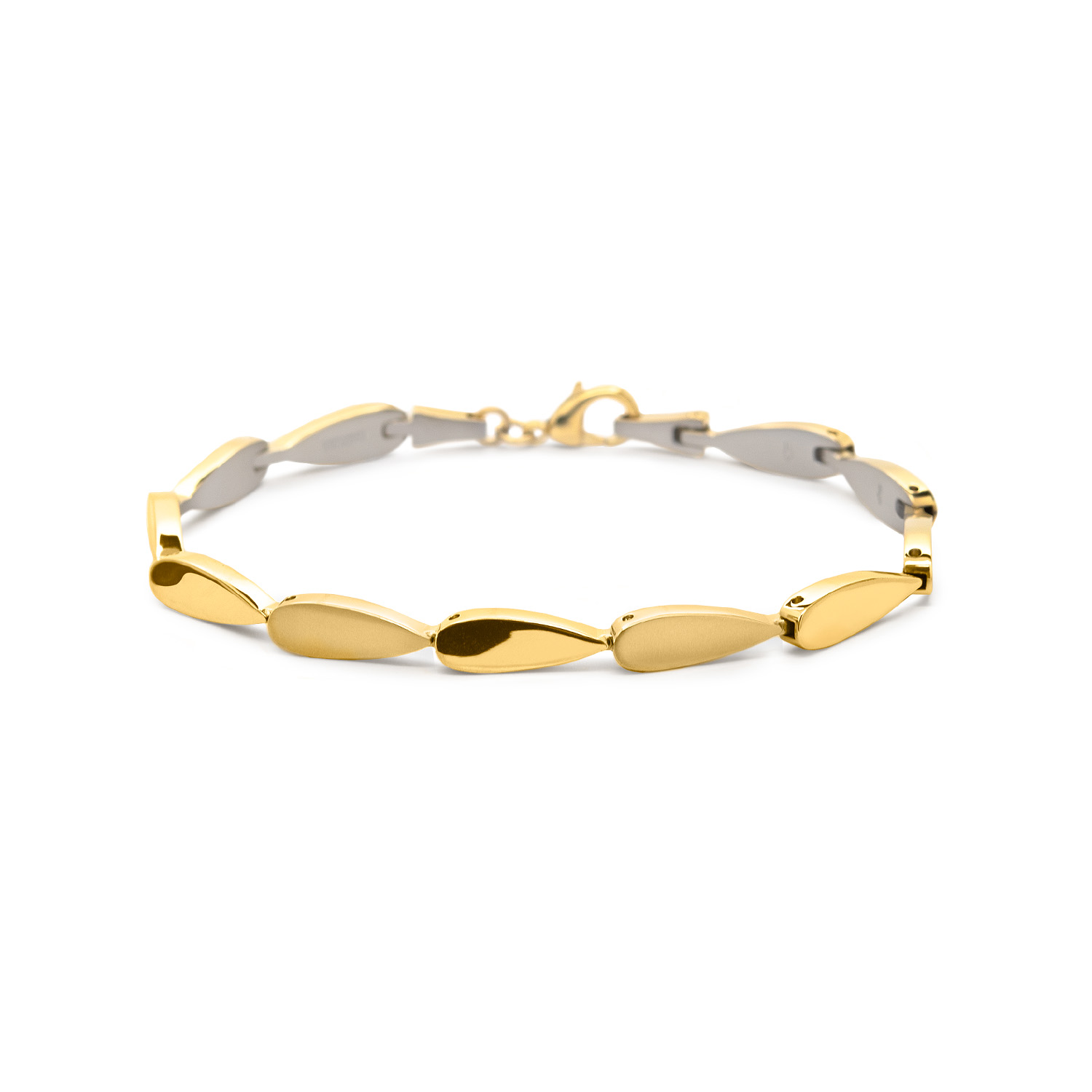 Boccia Titanium 03052-03 Armband
Deze unieke titanium armband van Boccia Titanium is een mooie toevoeging aan je sieradencollectie! Wat deze goudkleurige armband uniek maakt, is dat er mat en glanzende druppelvormige schakels aan elkaar verbonden zijn. Combineer de armband met het bijpassende collier en oorbellen voor een complete look. De lengte is 20cm.

HET MERK
Boccia Titanium is het titanium merk van Nederland, dat zijn oorsprong in Duitsland vindt en is opgericht in het jaar 1992. Ontwikkeld door internationale ontwerpers. Alle titanium componenten van de BOCCIA TITANIUM collectie zijn gemaakt van 99,7% puur titanium; het bijzondere materiaal. Het is licht in gewicht, neemt de temperatuur van de huid aan en is zeer huidvriendelijk. Bovendien is het corrosie- en temperatuurbestendig.

SPECIFICATIES
- Armband
- Puur titanium
- Mat en glanzend goudkleurig
- 20cm