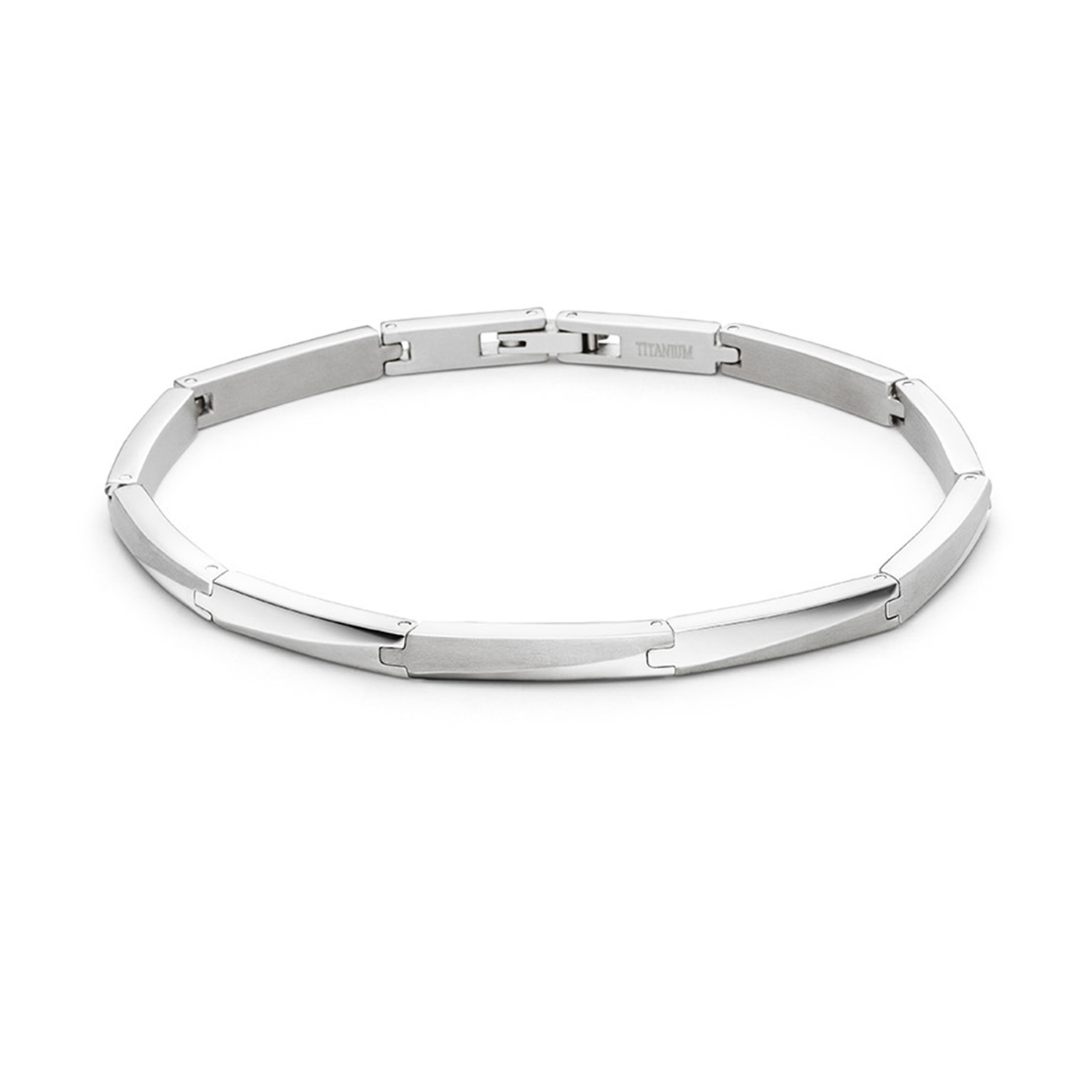 Boccia Titanium 03059-01 Armband
Deze unieke titanium armband van Boccia Titanium is een mooie toevoeging aan je sieradencollectie! Wat deze titanium armband uniek maakt, is dat er glanzende rechte schakels aan elkaar verbonden zijn via de onderkant. Hierdoor wordt het een soepele armband. Combineer de armband met het bijpassende collier en oorbellen voor een complete look. De lengte is 21cm.

HET MERK
Boccia Titanium is het titanium merk van Nederland, dat zijn oorsprong in Duitsland vindt en is opgericht in het jaar 1992. Ontwikkeld door internationale ontwerpers. Alle titanium componenten van de BOCCIA TITANIUM collectie zijn gemaakt van 99,7% puur titanium; het bijzondere materiaal. Het is licht in gewicht, neemt de temperatuur van de huid aan en is zeer huidvriendelijk. Bovendien is het corrosie- en temperatuurbestendig.

SPECIFICATIES
- Armband 03059-01
- Puur titanium
- Zilverkleurig
- 21cm