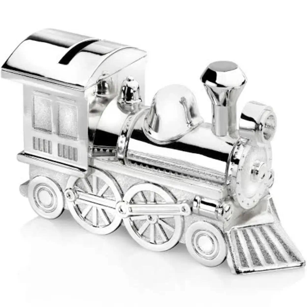 De SPAARPOT VERZILVERD LOCOMOTIEF, modelnummer WG-06289, is een schitterend verzilverd spaarpot ontworpen als een klassieke locomotief, ideaal voor geboorteartikelen. Perfect voor het bewaren van muntjes en een prachtig decoratief element in elke babykamer. Plaats het op een prominente plek zodat het opvalt en eenvoudig toegankelijk is voor het invoeren van muntjes.