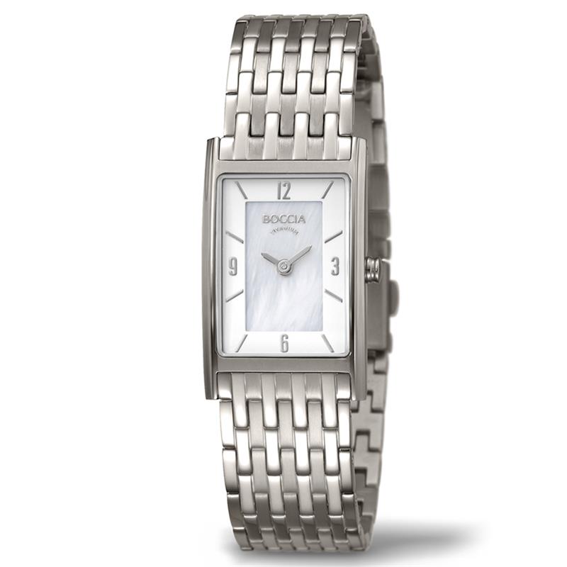 Boccia Titanium 3212-07
Dit dameshorloge van Boccia Titanium heeft een nette uitstraling. De zilverkleurige rechthoekige horlogekast zorgt voor een stijlvolle look en de parelmoer wijzerplaat maakt het horloge net wat meer chique. Het horloge heeft een rechthoekige kast met een diameter van 21mm, een mineraalglas en is 5ATM. Combineer dit prachtige exemplaar met de andere sieraden van Boccia Titanium voor een complete look. Aan de titanium kast zit een titanium fijne schakel band.

HET MERK
Boccia Titanium is het titanium merk van Nederland, dat zijn oorsprong in Duitsland vindt en is opgericht in het jaar 1992. Ontwikkeld door internationale ontwerpers. Alle titanium componenten van de BOCCIA TITANIUM collectie zijn gemaakt van 99,7% puur titanium; het bijzondere materiaal. Het is licht in gewicht, neemt de temperatuur van de huid aan en is zeer huidvriendelijk. Bovendien is het corrosie- en temperatuurbestendig.

SPECIFICATIES
- Mineraal glas
- Rechthoekige titanium horlogekast, Ø 21mm
- Titanium band
- Parelmoer wijzerplaat
- 5ATM (Regen- & spatwaterdicht)