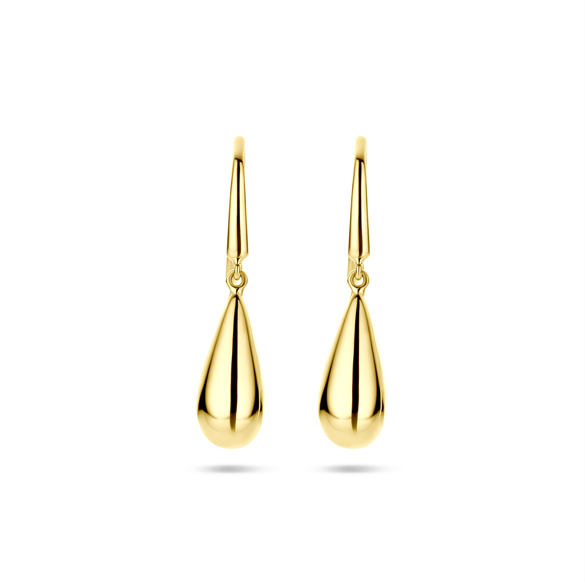 14k Geelgouden oorhangers uitgevoerd met een druppel. De oorhangers hebben een afmeting van 14.5x5.5mm.