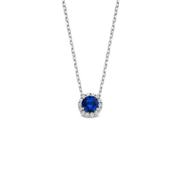 De 925 Silver Sara Necklace heeft sprankelende witte en sapphire blue zirconia steentjes die een elegante en kleurrijke touch aan je look geven. Perfect voor je daily outfit als voor een speciale gelegenheid. Draag hem solo voor een verfijnde uitstraling of combineer met andere sieraden voor een chique en trendy effect.