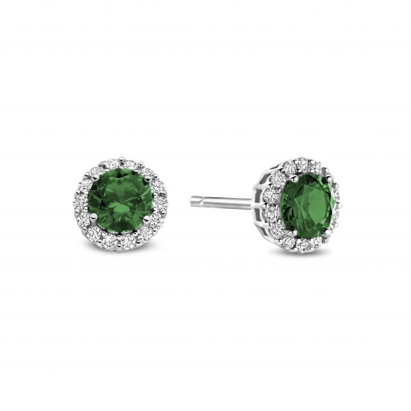 De 925 Silver Sara Stud Earrings zijn een prachtige combinatie van groene en witte zirconia steentjes. Deze oorbellen stralen een subtiele charme uit en passen perfect bij elke outfit. Draag ze dagelijks voor een verfijnde look of voeg ze toe aan je avondoutfit voor een sprankelende finishing touch.