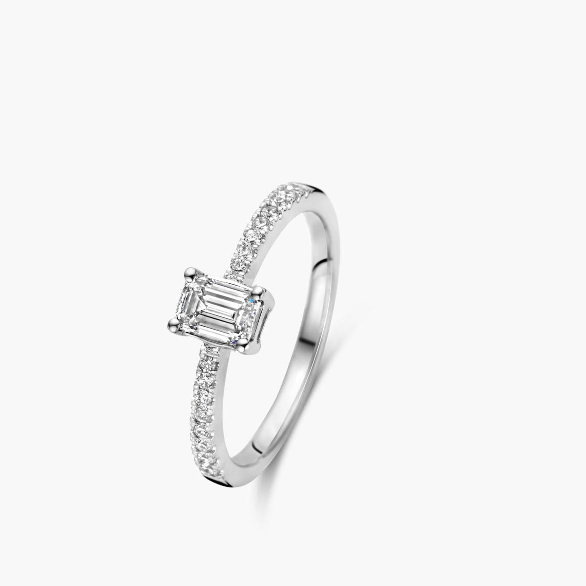 16Diamant Lab Grown Briljant cut 0.22 ct
1Diamant Lab Grown Emerald Cut 1 ct