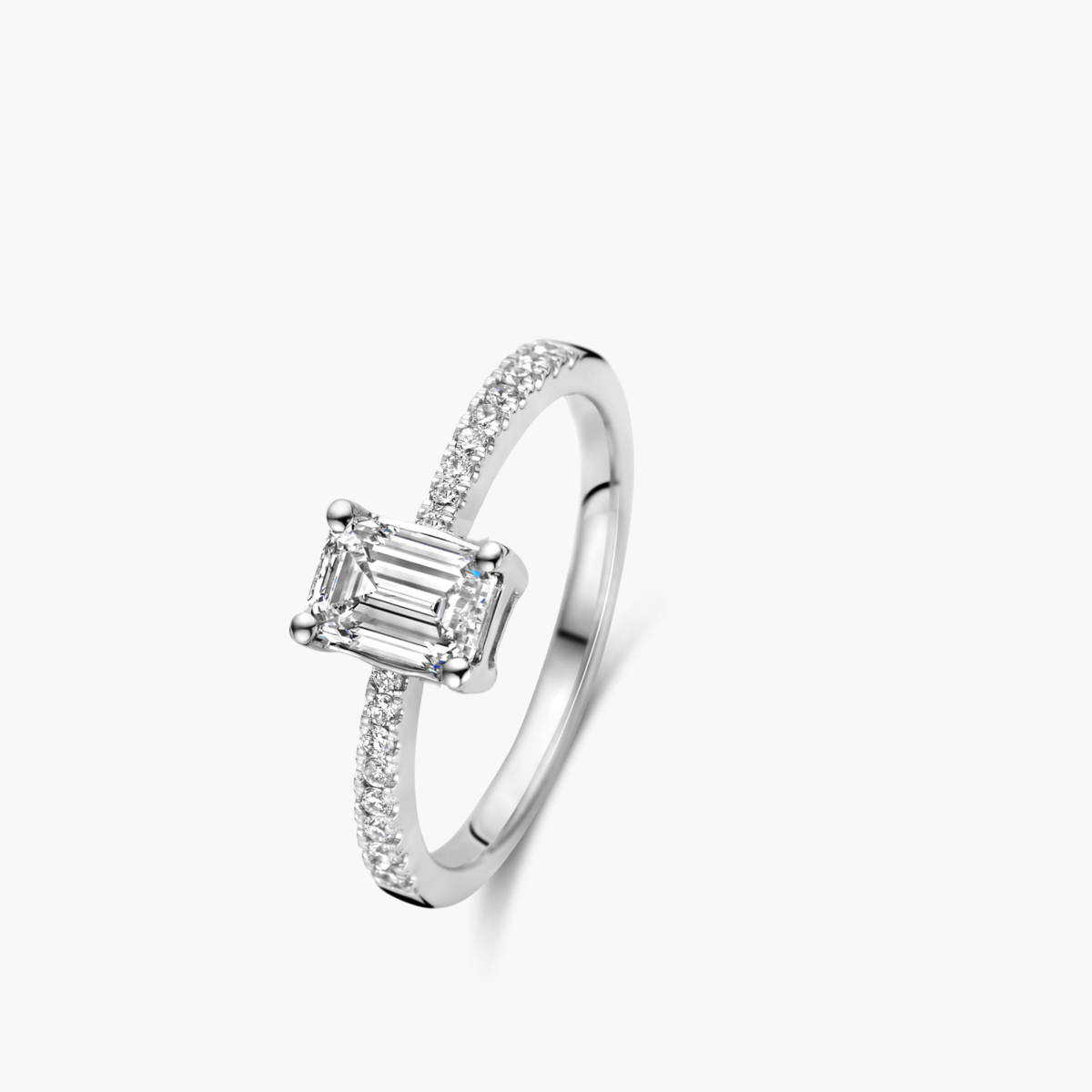 16 Diamant Lab Grown Briljant cut 0.31 ct
1 Diamant Lab Grown Emerald Cut 2 ct