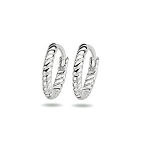 Gerhodineerd 925 zilveren klapoorringen. De oorringen hebben een afmeting van 11x2mm.