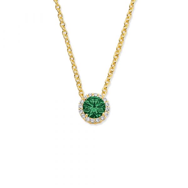 De 925 Silver Marella Necklace is een elegante ketting met sprankelende witte en groene zirconia steentjes. Het tijdloze ontwerp maakt het een perfecte aanvulling op elke outfit, of je nu kiest voor een casual look of een chique uitstraling. Draag hem solo voor een verfijnde statement of combineer met andere sieraden voor een gelaagde, stijlvolle look.
