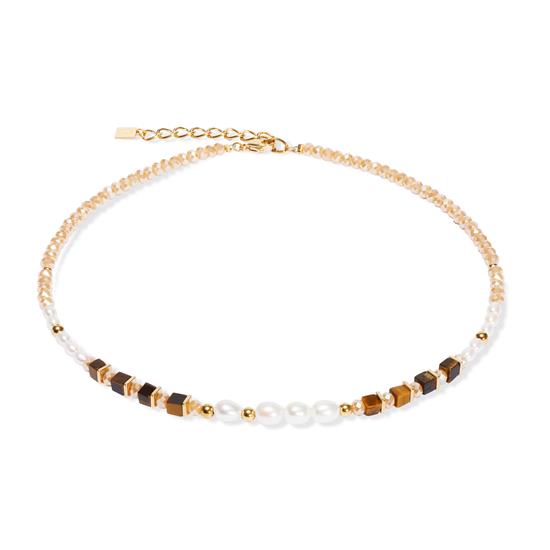 Stralend, elegant en vol warmte - de Cosmic Pearls diepgouden ketting combineert natuurlijke elegantie met modern design. Verschillende glinsterende zoetwaterparels staan ​​centraal, kunstig omlijst door warme tijgeroogblokjes. De goudkleurige roestvrijstalen elementen geven het sieraad een luxueuze touch en maken het de perfecte metgezel voor elke gelegenheid - of het nu gaat om een ​​chic diner of een casual chic.