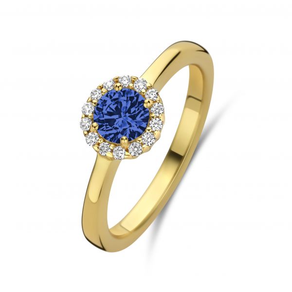 De 925 Silver Marella Ring is een elegante ring met sprankelende witte en safierblauwe zirconia steentjes. Het tijdloze ontwerp maakt het een veelzijdig sieraad, perfect voor zowel dagelijks gebruik als speciale gelegenheden.