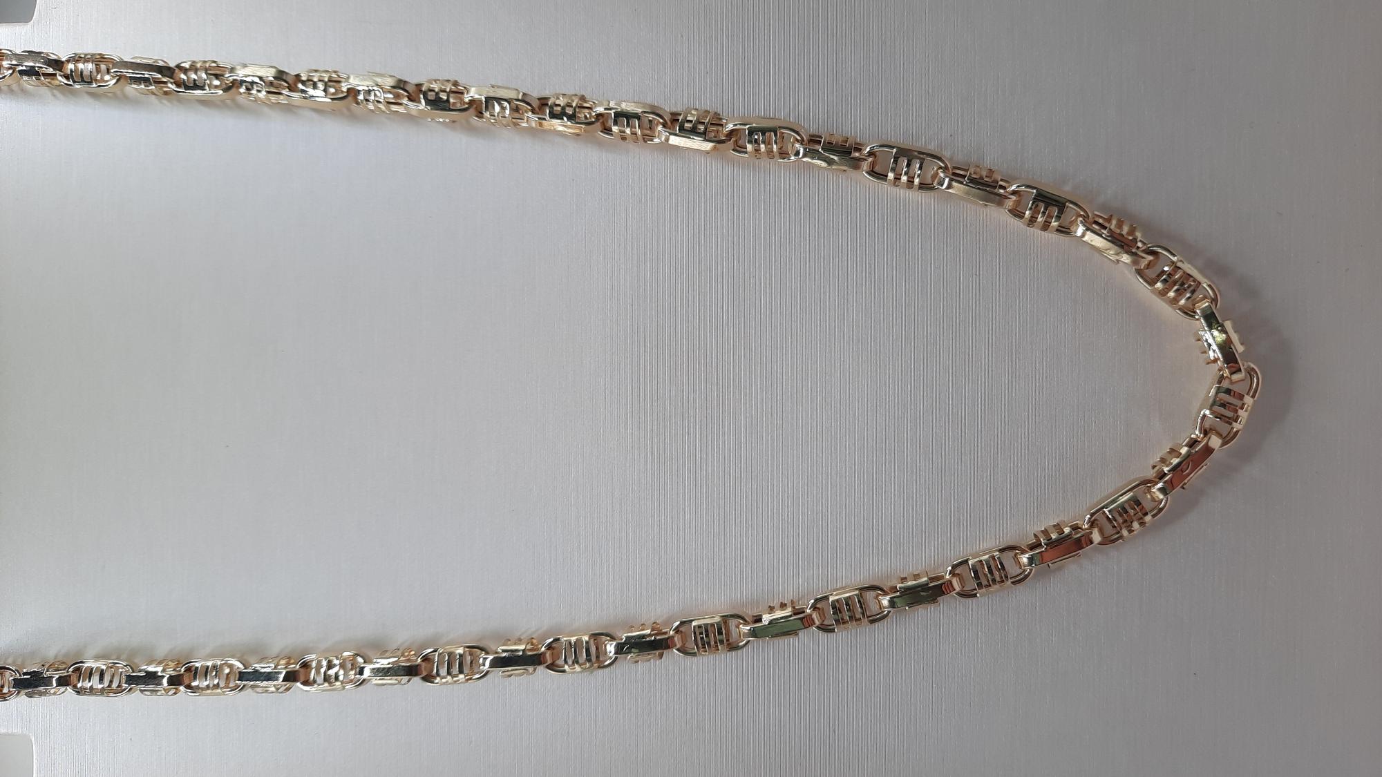 De gouden ketting met modelnummer BREA-00031 is een schitterende toevoeging aan elke sieradencollectie. Gemaakt van 14-karaats goud, weegt hij 19,38 gram en heeft een lengte van 60 cm. Deze goudkleurige ketting is perfect om stijlvol te dragen op zowel formele als informele gelegenheden. Combineer met andere gouden sieraden voor een verfijnde look.