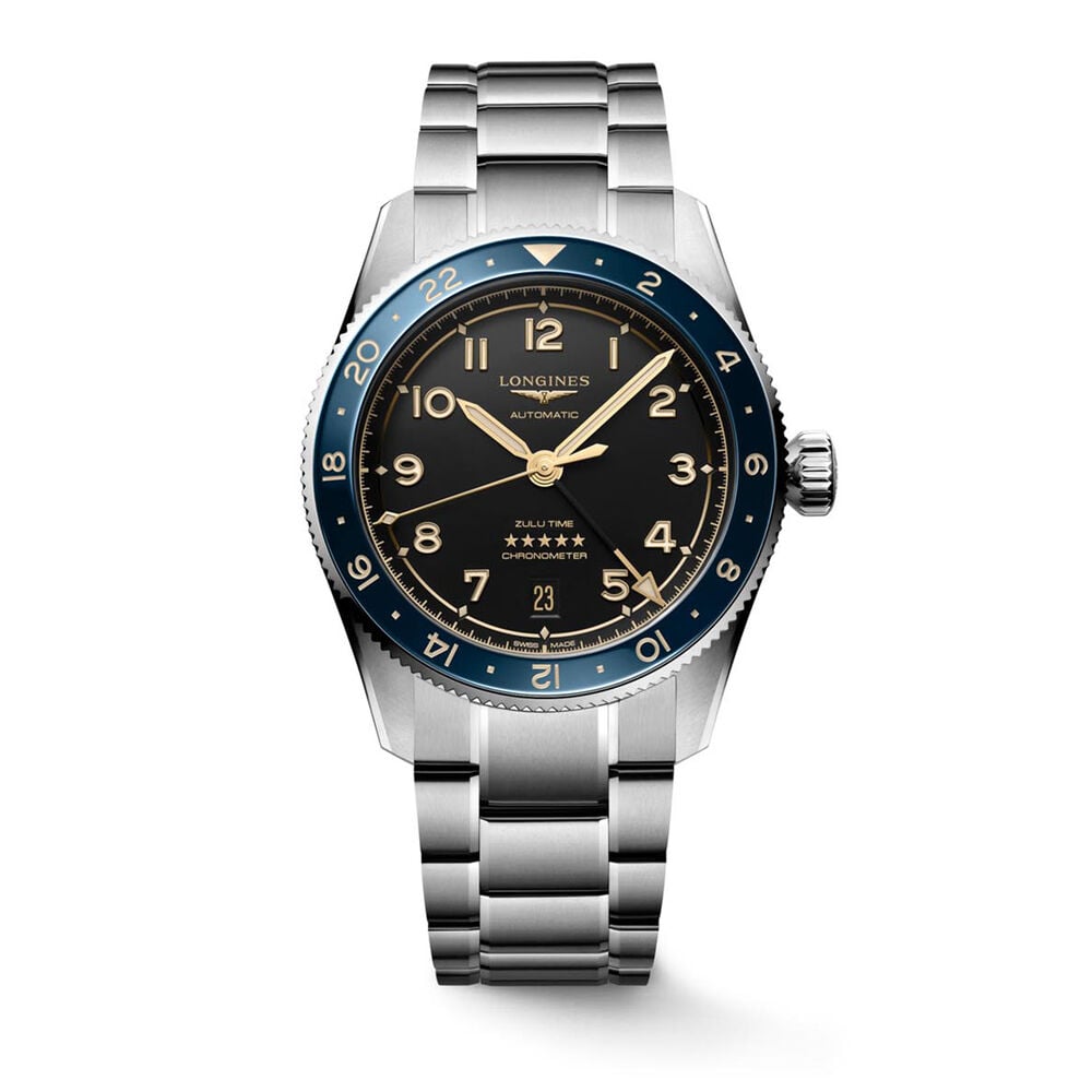Dit Longines horloge behoort tot de Spirit collectie.
Referentienummer: L3.802.4.60.6

De Longines is voorzien van een automatisch kaliber L844.4 uurwerk met een gangreserve van 72 uur. De kast is gemaakt van roestvrij staal en de band van edelstaal. Het horloge heeft een diameter van 39 mm en is getest op een waterdichtheid van 10 ATM / 100 meter. Dankzij de Super- LumiNova op de wijzers en indexen is het horloge ook in het donker duidelijk af te lezen. Het horloge heeft een krasbestendig saffierglas met meerdere lagen anti-reflecterende coating aan beide zijden. Dit horloge heeft een antraciet kleurige wijzerplaat met vergulde wijzers en indexen. Het automatische uurwerk is COSC Chronometer gecertificeerd.

Horloges van Longines met automatische uurwerken genieten van een verlengde fabricagegarantie van 5 jaar. Deze langere garantieperiode onderstreept de uitzonderlijke kwaliteit en het vakmanschap van de automatische uurwerken van Longines.

Maak u klaar om op te stijgen met de LONGINES ZULU TIME 1925: een echt GMT-horloge ter gelegenheid van de 100e verjaardag van het eerste polshorloge met dubbele tijdweergave. Net als onze Ambassador of Elegance, Henry Cavill, blijft u verbonden, zelfs als u ver weg bent.

