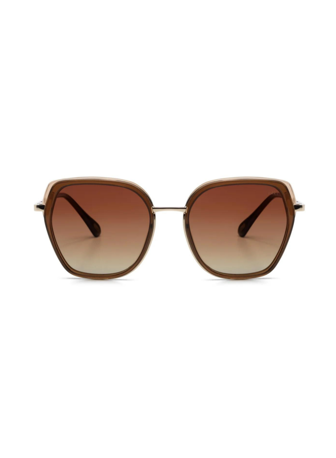 De Ikki Zonnebril model IKKI73-16, onder de categorie ACCESSOIRES en type ZONNEBRILLEN, biedt een stijlvol en trendy ontwerp perfect voor elke gelegenheid. De zonnebril biedt optimale UV-bescherming en is ideaal te dragen bij zonnig weer voor zowel mode als functionaliteit. Combineer met casual of chique outfits voor een eigentijdse look.