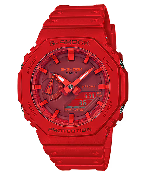 Dit model van G-SHOCK, de stoere horloges die zich blijven ontwikkelen op zoek naar ultieme kracht, heeft een Carbon Core Guard-structuur. De behuizing is gemaakt van fijne hars met koolstofvezel die niet alleen licht is maar ook de stijfheid van normale hars overtreft. Voorkomt schade en vervorming door schokken om de interne module te beschermen. Bovendien beschermt de tweelaagse structuur van de achterplaat ook tegen schokken aan de achterkant van het horloge. Dankzij de schokbestendige knopconstructie kon de buitenkant ook zonder knoppenbescherming worden ontworpen. Het ontwerp heeft een driedimensionale wijzerplaat en een opvallende indeling van grote knoppen aan de voorkant. Afgewerkt met een robuust ontwerp dat zorgt voor een krachtige uitstraling. Een model dat de schokbestendige G-SHOCK-structuur combineert met een urban outdoor-stijl.