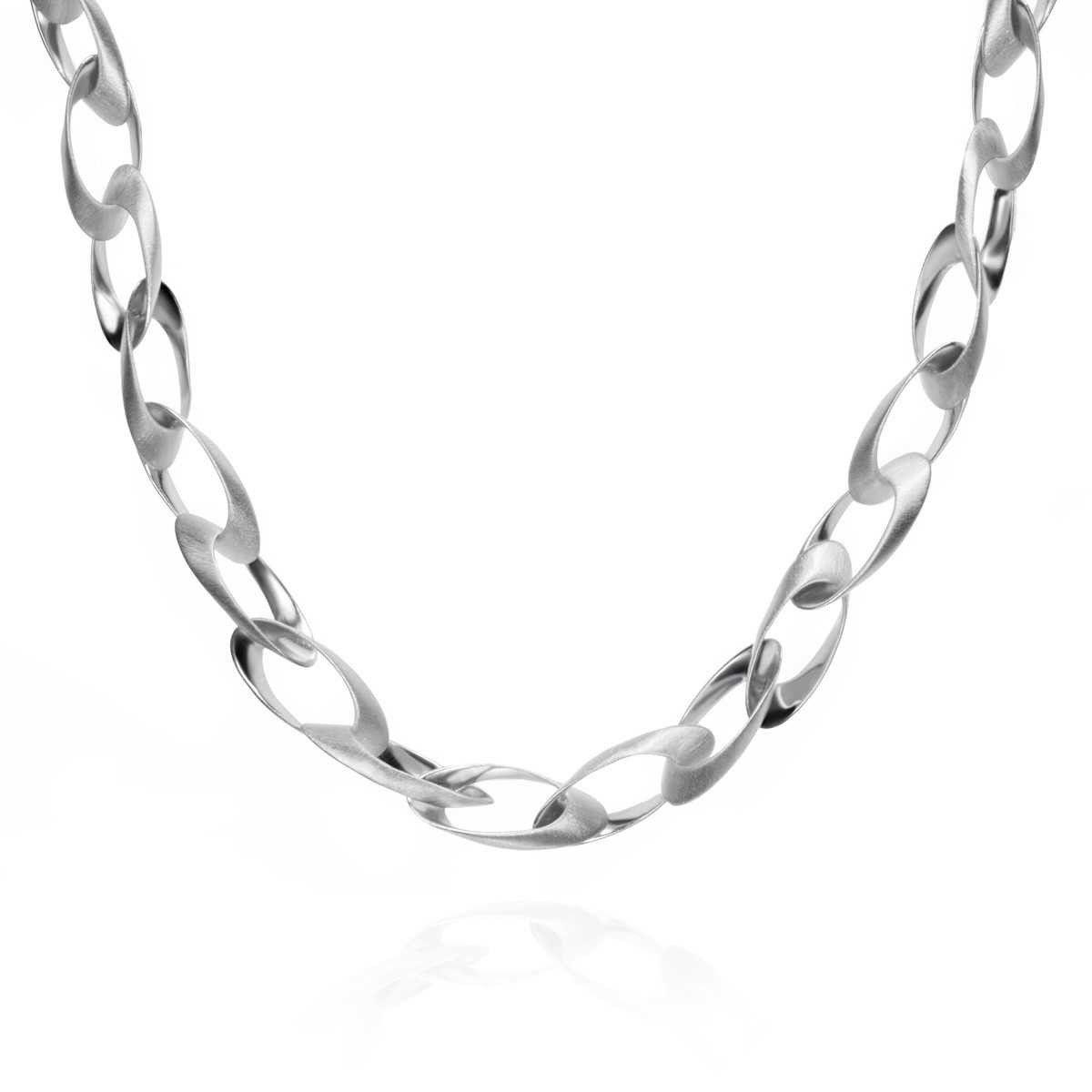 Het Jorge Revilla zilveren collier 'Nova', modelnummer CL-120-9534/M, is een verfijnd sieraad met een lengte van 47 cm. Perfect om luxe toe te voegen aan elke outfit. Draag het collier solo of combineer het met andere kettingen voor een trendy gelaagde stijl. Een veelzijdig en tijdloos sieraad.