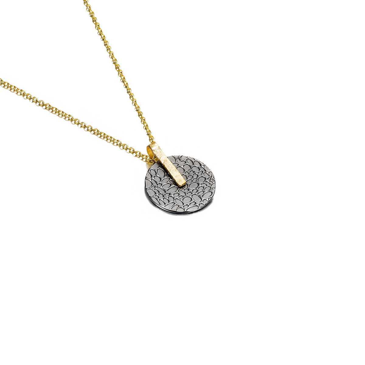 Jorge Revilla hanger 'Kymbal' zilver, goldplated met black ruthenium/ exclusief collier.

Combineer met de andere sieraden uit de Kymbal serie voor een complete look!