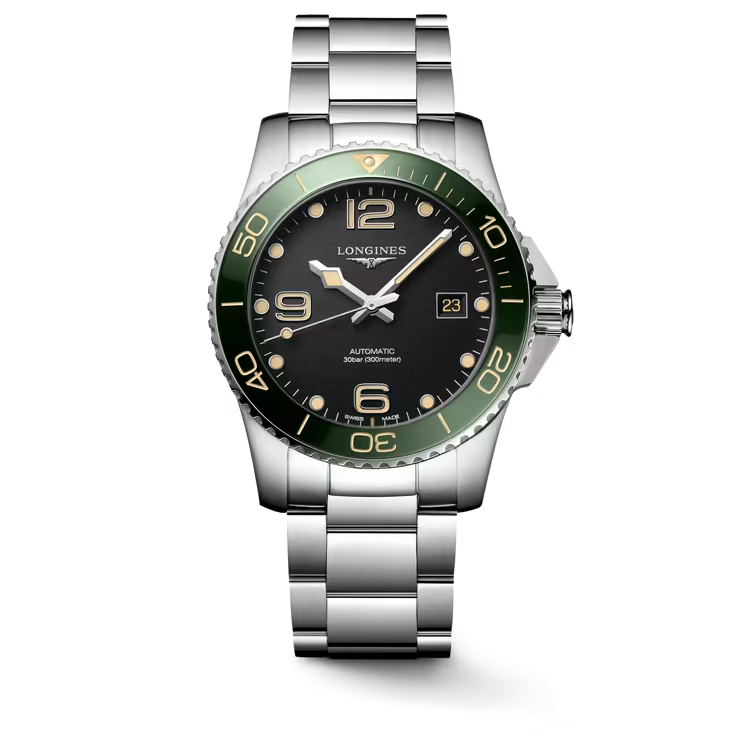 Dit Longines horloge behoort tot de HydroConquest collectie.
Referentienummer: L3.781.4.05.6


De Longines is voorzien van een automatisch kaliber L888 uurwerk met een gangreserve van 72 uur. De kast en band zijn gemaakt van roestvrij staal. Het horloge heeft een diameter van 41 mm en is getest op een waterdichtheid van 30 ATM / 300 meter. Het horloge is dus perfect geschikt als duikershorloge. De band is gemaakt van roestvrij staal. Dankzij de Super- LumiNova op de wijzers en indexen is het horloge ook in het donker duidelijk af te lezen. Het horloge heeft een krasbestendig saffierglas met meerdere lagen anti-reflecterende coating aan beide zijden

Horloges van Longines met automatische uurwerken genieten van een verlengde fabricagegarantie van 5 jaar. Deze langere garantieperiode onderstreept de uitzonderlijke kwaliteit en het vakmanschap van de automatische uurwerken van Longines