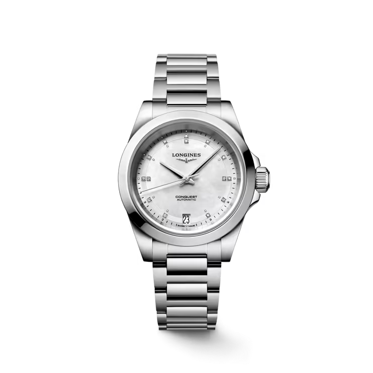 Dit Longines horloge behoort tot de Conquest collectie.
Referentienummer: L3.430.4.87.6 


De Longines is voorzien van een automatisch uurwerk met een gangreserve van 72 uur. De kast en band zijn gemaakt van roestvrij staal. Het horloge heeft een diameter van 34 mm en is getest op een waterdichtheid van 10 ATM / 100 meter. De witte mother-of-pearl wijzerplaat is afgewerkt met 14 prachtige Top Wesselton VS-SI diamanten, met een totaal van 0.035ct. Deze elegante wijzerplaat wordt afgeschermd door een krasbestendig saffierglas met meerdere lagen anti-reflecterende coating aan beide zijden en heeft een geschroefd en transparant achterdeksel met saffierglas.

Horloges van Longines met automatische uurwerken genieten van een verlengde fabricagegarantie van 5 jaar. Deze langere garantieperiode onderstreept de uitzonderlijke kwaliteit en het vakmanschap van de automatische uurwerken van Longines.