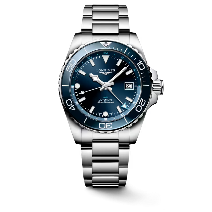 Dit Longines horloge behoort tot de HydroConquest GMT collectie.
Referentienummer: L3.790.4.96.6

De Longines is voorzien van een automatisch GMT kaliber L844 uurwerk met een gangreserve van 72 uur. De kast en band zijn gemaakt van roestvrij staal. Het horloge heeft een diameter van 41 mm en is getest op een waterdichtheid van 30 ATM / 300 meter. Het horloge is dus perfect geschikt als duikershorloge. De band is gemaakt van roestvrij staal. Dankzij de Super- LumiNova op de wijzers en indexen is het horloge ook in het donker duidelijk af te lezen. Het horloge heeft een krasbestendig saffierglas met meerdere lagen anti-reflecterende coating aan beide zijden

Horloges van Longines met automatische uurwerken genieten van een verlengde fabricagegarantie van 5 jaar. Deze langere garantieperiode onderstreept de uitzonderlijke kwaliteit en het vakmanschap van de automatische uurwerken van Longines