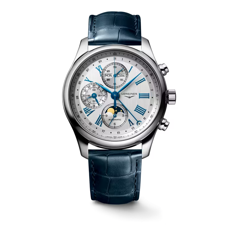 Dit Longines horloge behoort tot de Master collectie.
Referentienummer: L2.773.4.71.2 

De traditionele horlogemaker Longines creëert al sinds de oprichting uitzonderlijke uurwerken. De Longines Master Collection is daar een perfect voorbeeld van. De lijn is gelanceerd in 2005 en de modellen zijn allemaal uitgerust met een zelfopwindend uurwerk en verschillende specificaties. The Longines Master Collection combineert klassieke elegantie en uitstekende kwaliteit, een combinatie die bij liefhebbers van uitzonderlijke uurwerken in de smaak valt.

De Longines is voorzien van een kaliber L687 uurwerk en de kast is gemaakt van roestvrij staal. Het horloge heeft een diameter van 42 mm en is getest op een waterdichtheid van 3 ATM. De band is gemaakt van blauwkleurig leder. Met 5 jaar garantie op het uurwerk.