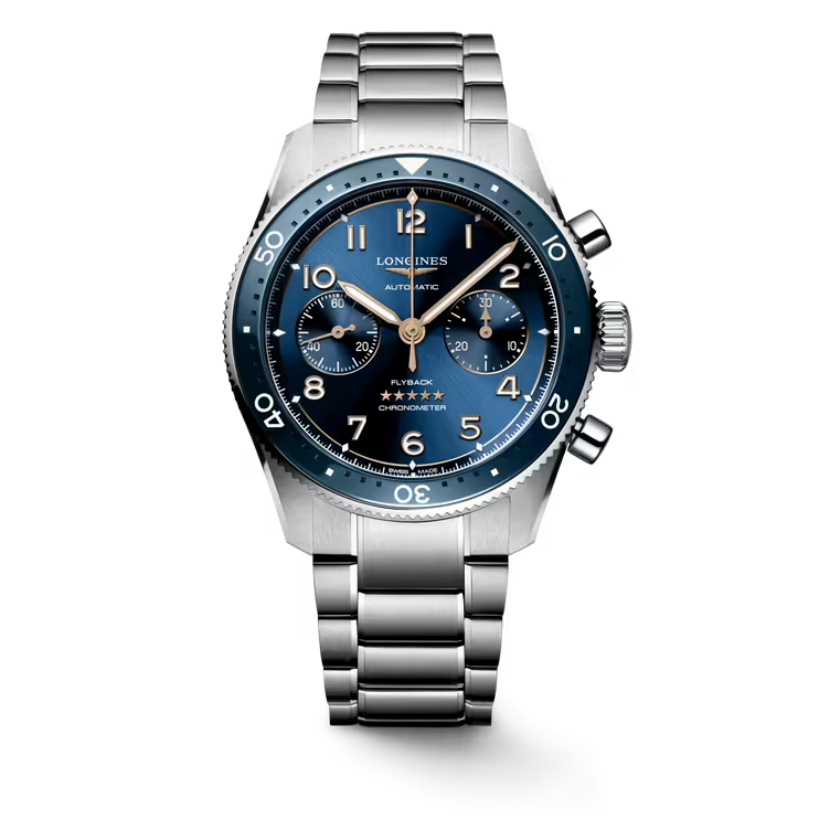Dit Longines horloge behoort tot de Spirit Flyback collectie.
Referentienummer: L3.821.4.93.6

De Longines is voorzien van een automatisch kaliber L791 uurwerk met een gangreserve van 68 uur. De kast en band zijn gemaakt van roestvrij staal. Het horloge heeft een diameter van 42 mm en is getest op een waterdichtheid van 10 ATM / 100 meter. Dankzij de Super- LumiNova op de wijzers en indexen is het horloge ook in het donker duidelijk af te lezen. Het horloge heeft een krasbestendig saffierglas met meerdere lagen anti-reflecterende coating aan beide zijden. Dit horloge heeft bronzen wijzers en heeft een zelfopwindend mechanisch uurwerk met een frequentie van 28.800 trillingen per uur en een balansveer van monokristallijn silicium.

Het automatische uurwerk is COSC Chronometer gecertificeerd.

Horloges van Longines met automatische uurwerken genieten van een verlengde fabricagegarantie van 5 jaar. Deze langere garantieperiode onderstreept de uitzonderlijke kwaliteit en het vakmanschap van de automatische uurwerken van Longines.