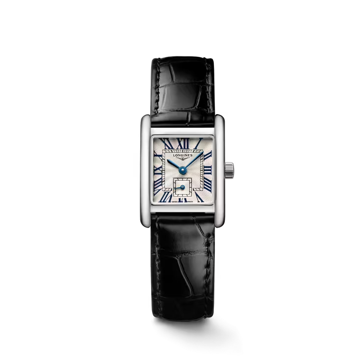 Dit Longines horloge behoort tot de DolceVita collectie.
Referentienummer: L5.200.4.71.2

De Longines is voorzien van een kaliber L178 uurwerk. De kast is gemaakt van roestvrij staalen de zwarte band is gemaakt van alligator leer. Het horloge heeft een diameter van 29 x 21,5 mm en is getest op een waterdichtheid van 3 ATM. Het horloge heeft een krasbestendig saffierglas met meerdere lagen anti-reflecterende coating aan beide zijden