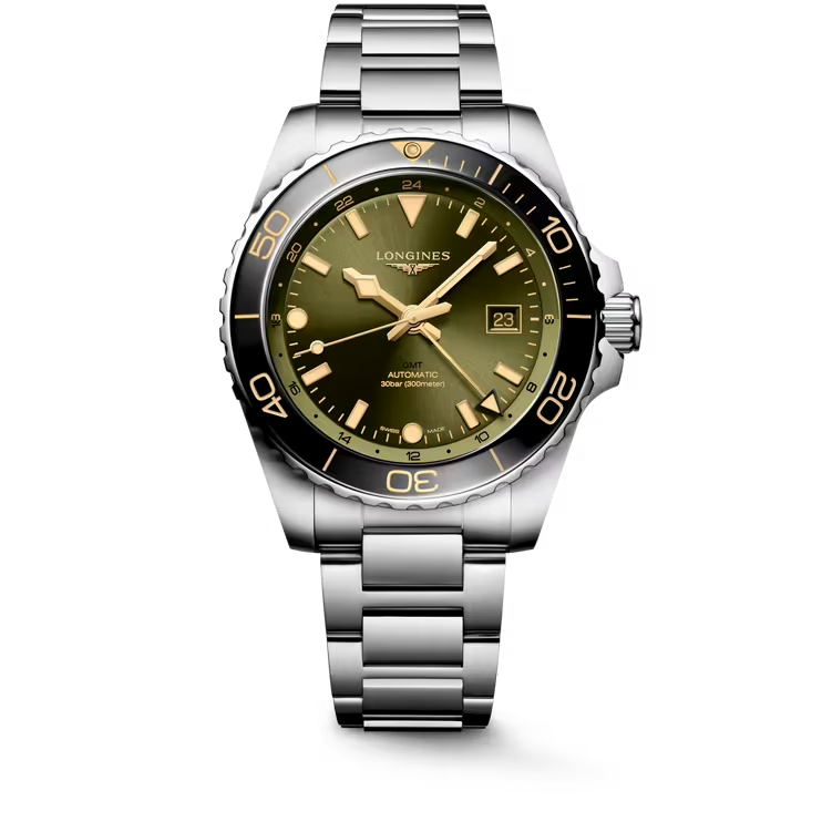 Dit Longines horloge behoort tot de Hydroconquest collectie. Referentienummer: L3.890.4.06.6 

De Longines is voorzien van een automatisch GMT kaliber L844 uurwerk met een gangreserve van 72 uur. De kast en band zijn gemaakt van roestvrij staal. Het horloge heeft een diameter van 43 mm en is getest op een waterdichtheid van 30 ATM / 300 meter. Het horloge is dus perfect geschikt als duikershorloge. De band is gemaakt van roestvrij staal. Dankzij de Super- LumiNova op de wijzers en indexen is het horloge ook in het donker duidelijk af te lezen. Het horloge heeft een krasbestendig saffierglas met meerdere lagen anti-reflecterende coating aan beide zijden

Horloges van Longines met automatische uurwerken genieten van een verlengde fabricagegarantie van 5 jaar. Deze langere garantieperiode onderstreept de uitzonderlijke kwaliteit en het vakmanschap van de automatische uurwerken van Longines