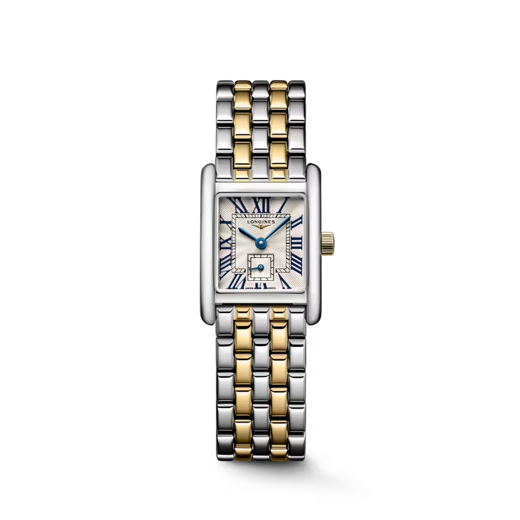 Dit Longines horloge behoort tot de Mini Dolce Vita collectie.
Referentienummer: L5.200.5.70.7

De Longines is voorzien van een L178 Quartz uurwerk. De kast is gemaakt van roestvrij staal met 18-karaats geelgouden kroon, en een band van Roestvrij staal en 18-karaats geelgouden cap 200. De kast heeft een diameter van 21,50 x 29,00 mm en is getest op een waterdichtheid van 3 atm / 30 meter. De Zilver 'flinqué' wijzerplaat is voorzien van romeinse indexen met blauwe wijzers en een kleine secondewijzer op 6 uur.