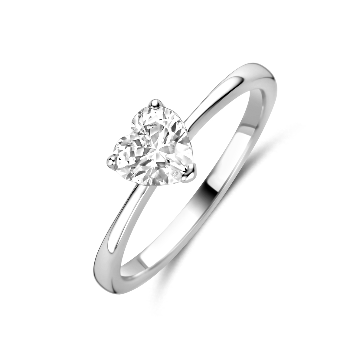 Gerhodineerd 925 zilveren ring uitgevoerd met een hartje zirkonia. De ring heeft een afmeting van 6.5x6mm.