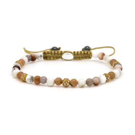 Dit is de Spiral EMBER armband. Alle kristallen kralen en natuurstenen kralen zijn 4MM. De lengte van de armband is 18,5+8CM. Door middel van het touw kan de armband gemakkelijk worden aangepast. De armband kan dus maximaal 26,5CM lang worden. Het is een perfecte armband om te mixen en matchen met onze andere armbanden!
Bekijk de rest van onze kristallen kralen armbanden collectie om te mixen en matchen voor de beste combinaties. Klik hier voor onze best verkochte sieraden.
Koop je een cadeau voor iemand? Vergeet onze geweldige cadeau-opties niet! We maken je cadeau graag nog specialer. Er gaat niets boven een mooie verpakking.