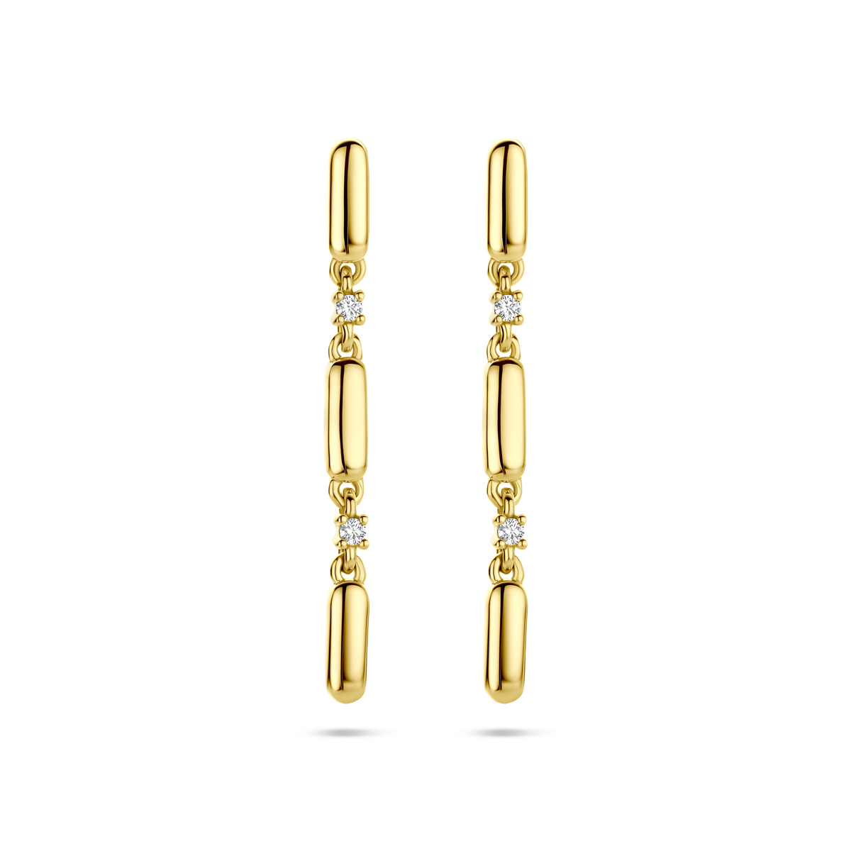 14k Geelgouden oorhangers uitgevoerd met diamant. De oorhangers hebben een totale hoogte van 32mm. Het totale diamantgewicht is 0.06ct.