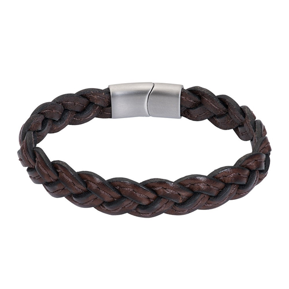 De iXXXi Men armband Jonah is een handgemaakte leren armband. De bracelet bestaat uit een gevlochten design met lederen banden. Armband Jonah is voorzien van een langwerpige, mat zilverkleurige sluiting gemaakt van stainless steel. De iXXXi heren armband Jonah is verkrijgbaar in de maten 19, 20, 21, 22 en 23. Mix en match met verschillende armbanden uit de iXXXi Men collectie en maak zo jouw look compleet!

Gemaakt van duurzaam stainless steel.
Verkleurt niet en geeft niet af op de huid.
Nikkel vrij
Hypo-allergeen