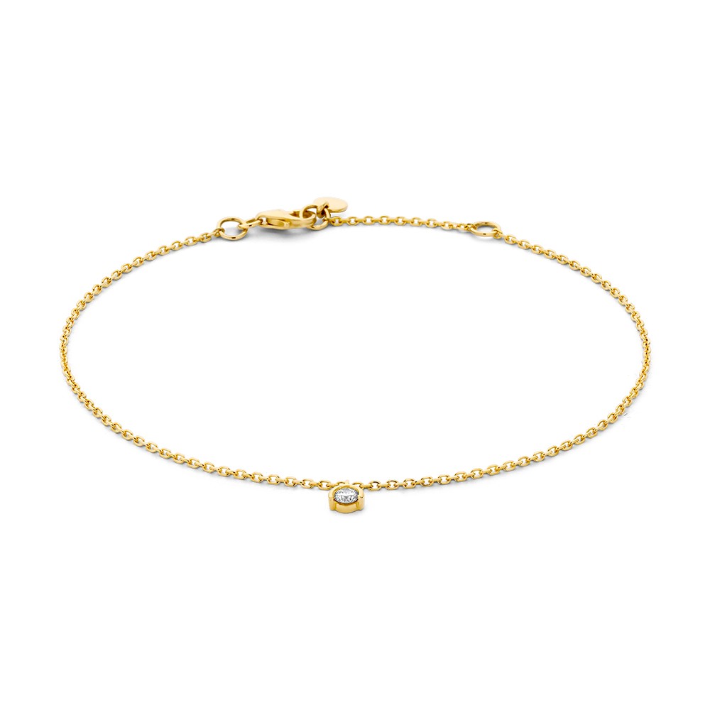 Verfijnde en speelse armband met 1 diamant in open bezel zetting.
