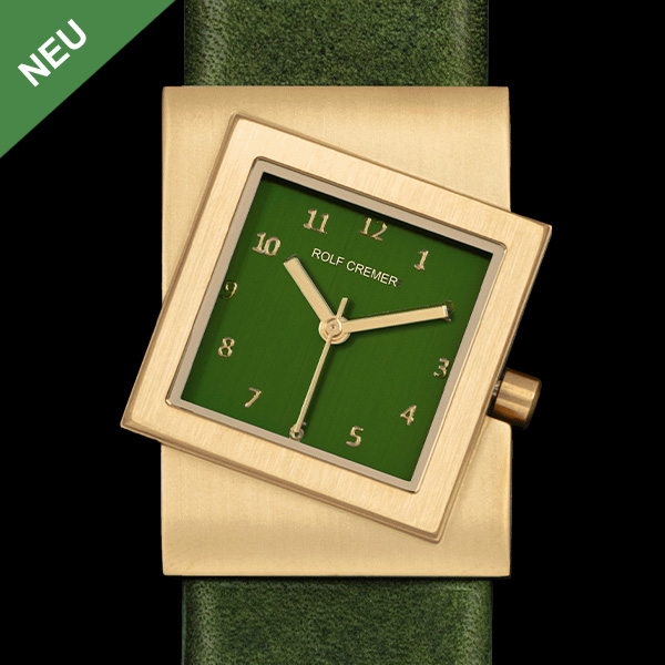 De Rolf Cremer horloge Turn S groen met goud, heeft een roestvrijstalen kast en een groene band. Dit horloge heeft geen datumaanduiding. Draag dit stijlvolle horloge bij casual of chique outfits voor een opvallende look. De combinatie van groene band en gouden details geeft een modern en elegant accent aan elke stijl.