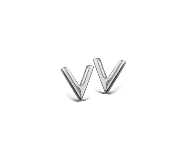 De Huismerk zilveren oorsteker model JE004S is een verfijnd juweel. Onder de categorie "Jewel" valt dit sieraad onder "Stud Earrings". Deze elegante oorstekers zijn perfect voor dagelijks gebruik en voegen een vleugje verfijning toe aan elke outfit. Combineer ze met een casual blouse of een chique avondjurk voor een tijdloze look.