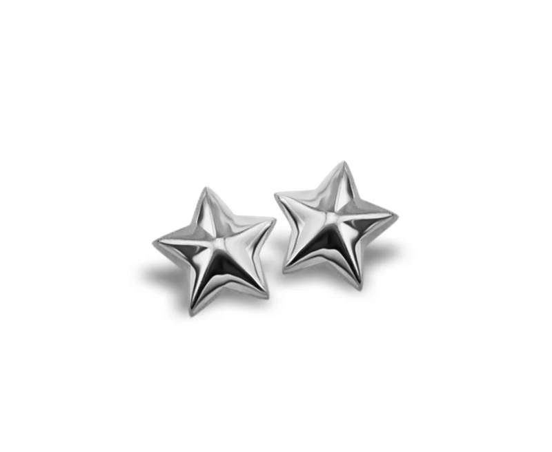 Deze Huismerk zilveren oorsteker modelnummer JE005S is een elegante toevoeging aan je sieradencollectie. Geclassificeerd als een subtiele JEWEL en perfect als STUD_EARRINGS, is het ideaal voor dagelijks gebruik of speciale gelegenheden. Draag het met opgestoken haar om zijn glans te benadrukken en match het met bijpassende zilveren accessoires voor een verfijnde look.
