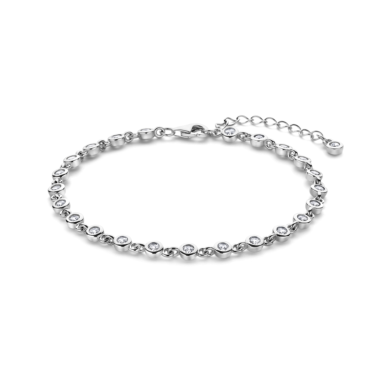 Gerhodineerd 925 zilveren armband uitgevoerd met zirkonia en een karabijn sluiting. De armband heeft een draaglengte van 17cm en een extensie van 3cm.