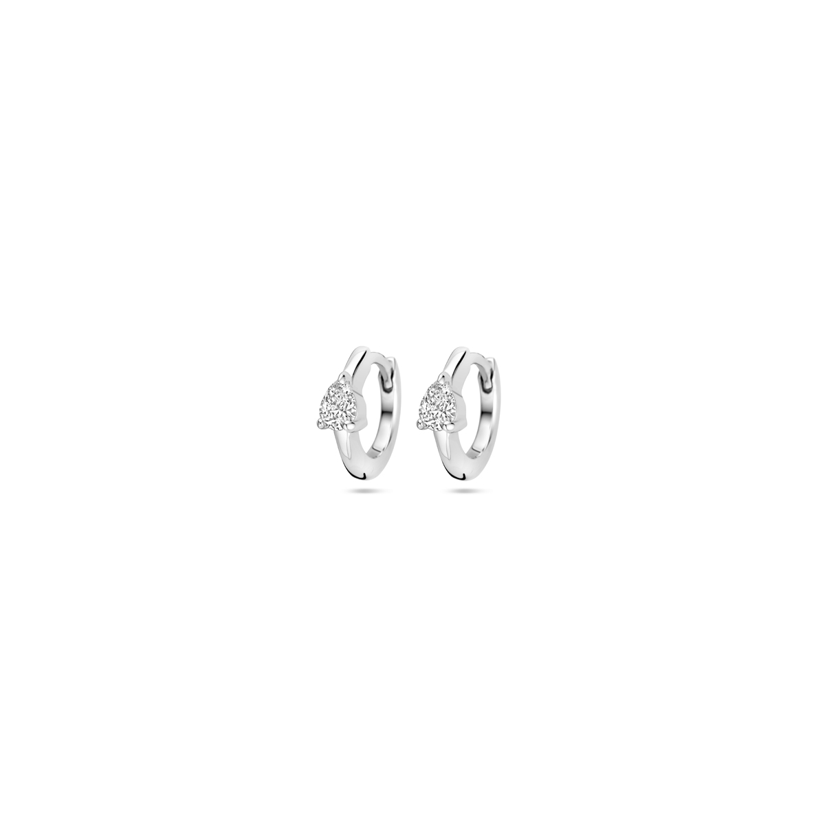 Gerhodineerd 925 zilveren klapoorringen uitgevoerd met zirkonia. De klapoorringen hebben een afmeting van 10x3.5mm.