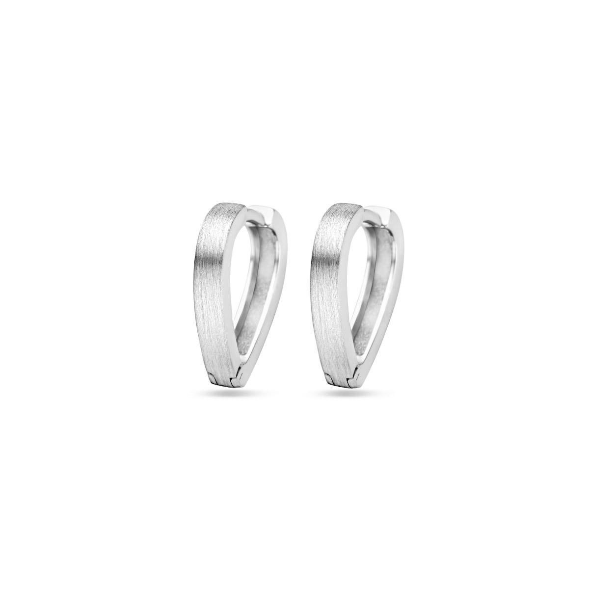 Gerhodineerd 925 zilveren klapoorringen. De oorringen hebben een hoogte van 15mm.