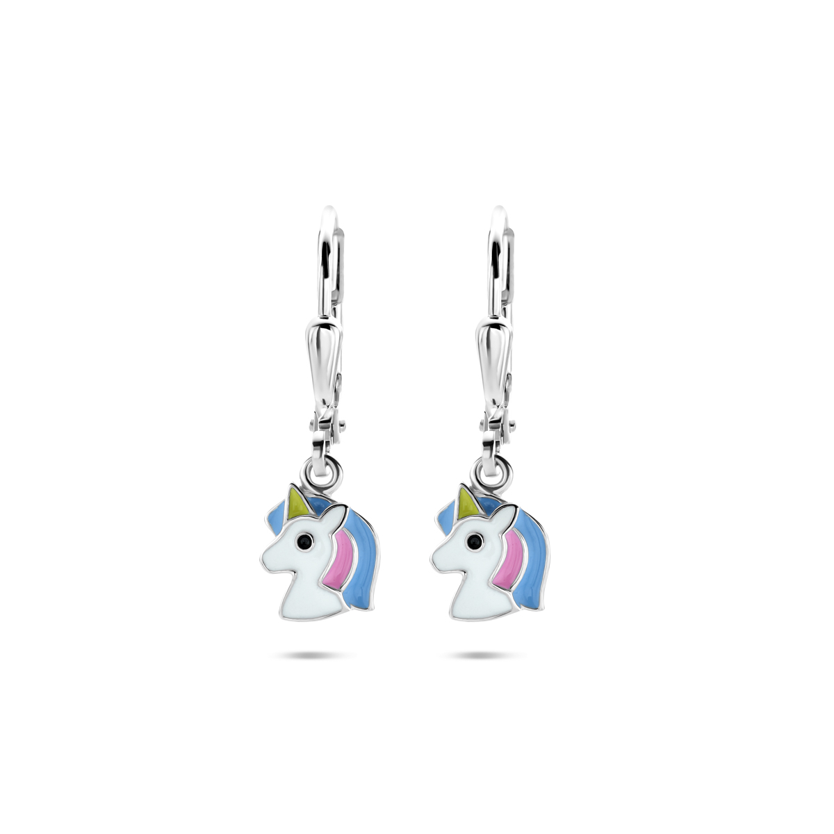 Gerhodineerd 925 zilveren oorhangers uitgevoerd in de vorm van een emaille eenhoorn. De oorhangers hebben een totale hoogte van 22mm.