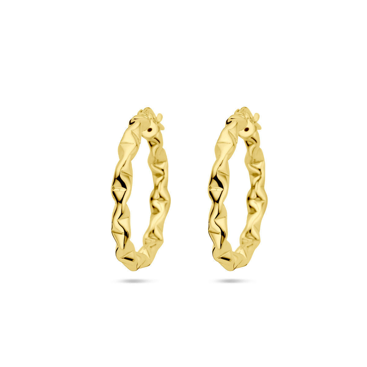 Verguld op 925 zilveren oorringen met een breedte van 3.5mm. Geen garantie op plating.