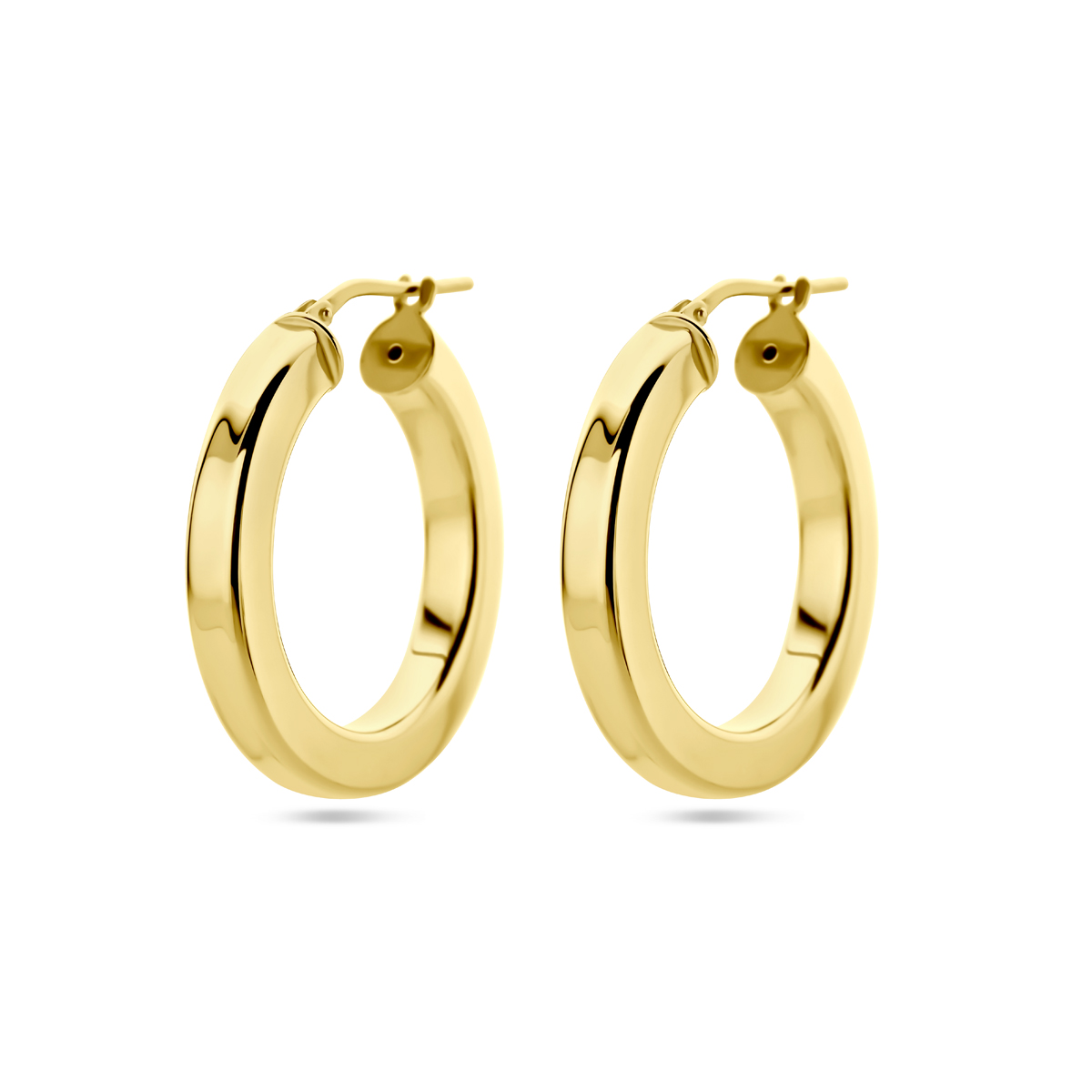 Verguld op 925 zilveren oorringen met een afmeting van 27.5x4mm. Geen garantie op de plating.