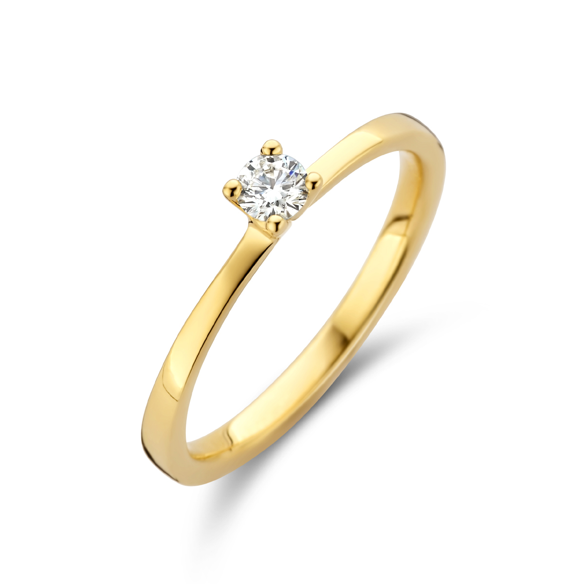 14k Geelgouden ring uitgevoerd met een schitterende diamant. De ring heeft een breedte van 3.5mm.