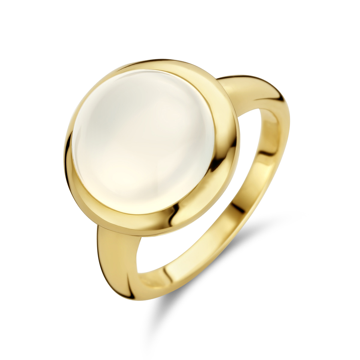 14kt. geelgouden ring uitgevoerd met een witte maansteen van 11.5mm. in een prachtige bolle zetkast