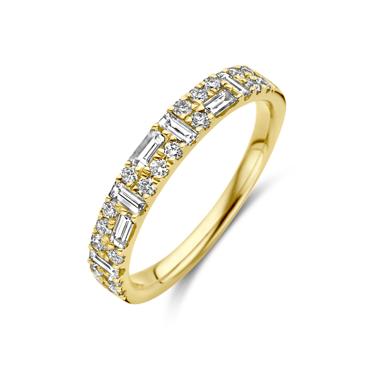 14k Geelgouden ring uitgevoerd met schitterende diamant. De ring heeft een breedte van 3.5mm. Het diamantgewicht is 0.61ct.