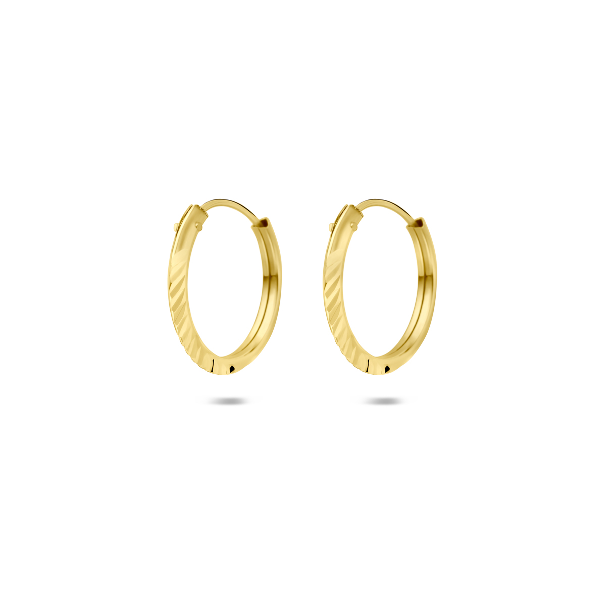 14k Geelgouden oorringen met een buis dikte van 1.5mm.